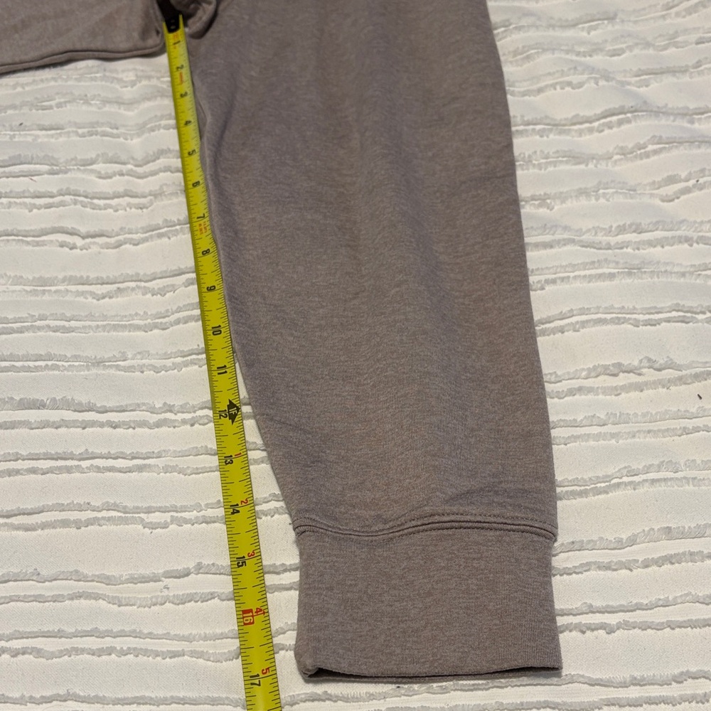 Vuori Women’s Halo Oversized Hoodie - Picture 8 of 9